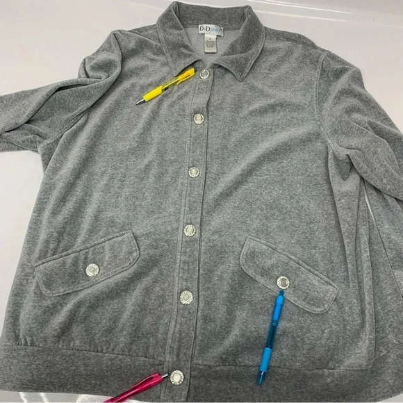 D & D Lifestyle Womans Velour Outfit Size 2X  Gray Pull On Pants  Jacket Buttons - Picture 8 of 16